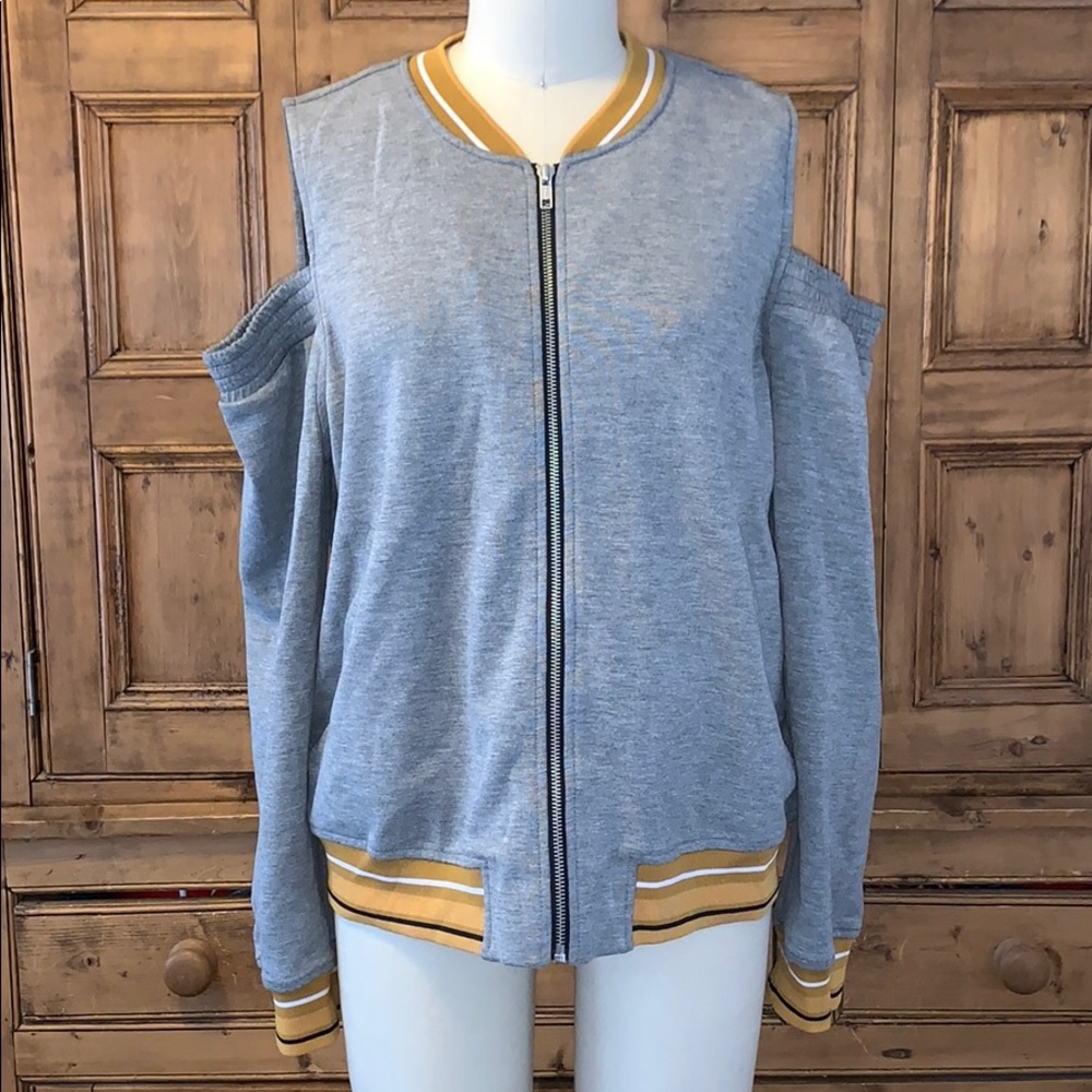 Cut-out shoulder sporty jacket